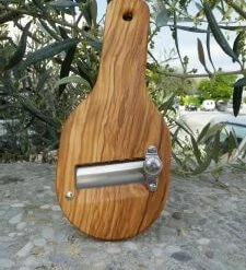 Râpe à Truffes En Oliver